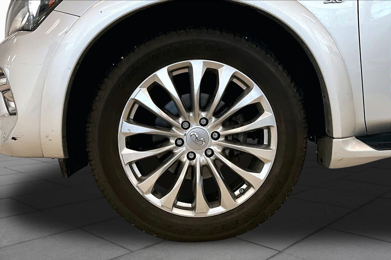 Used 2017 Liquid Platinum INFINITI  image 10