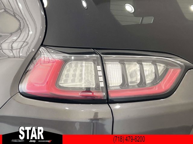 Used 2019 Granite Crystal Metallic Clearcoat Jeep Limited image 11