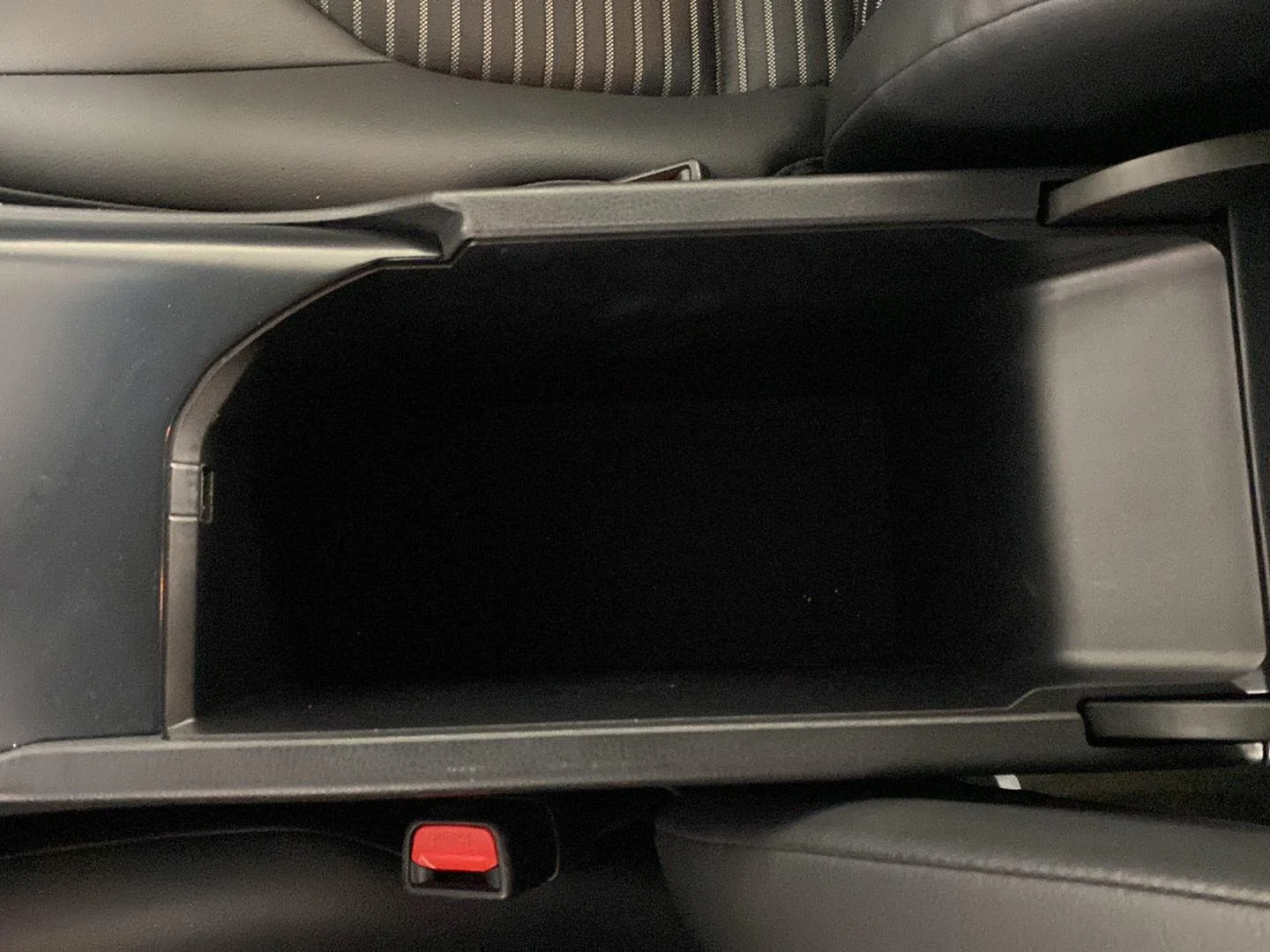 Used 2018 Midnight Black Metallic Toyota SE image 17