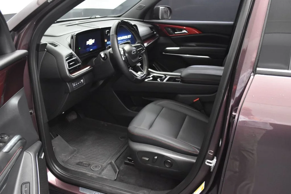 Used 2024 Stardust Silver Chevrolet Z71 image 9