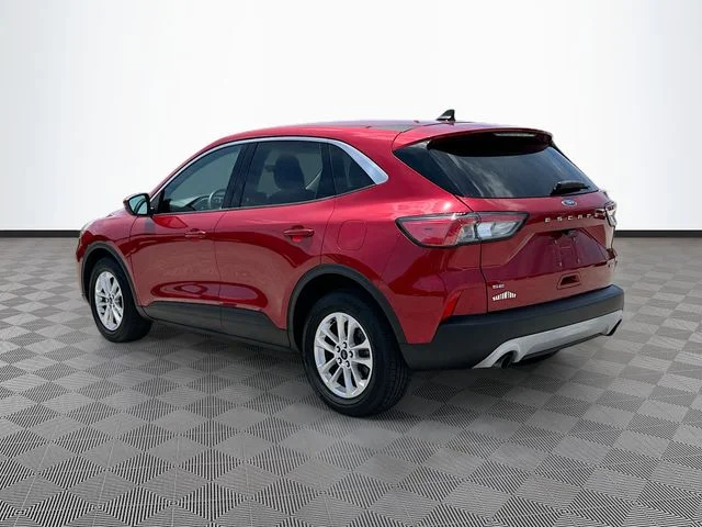 Used 2021 Red Ford SE image 7
