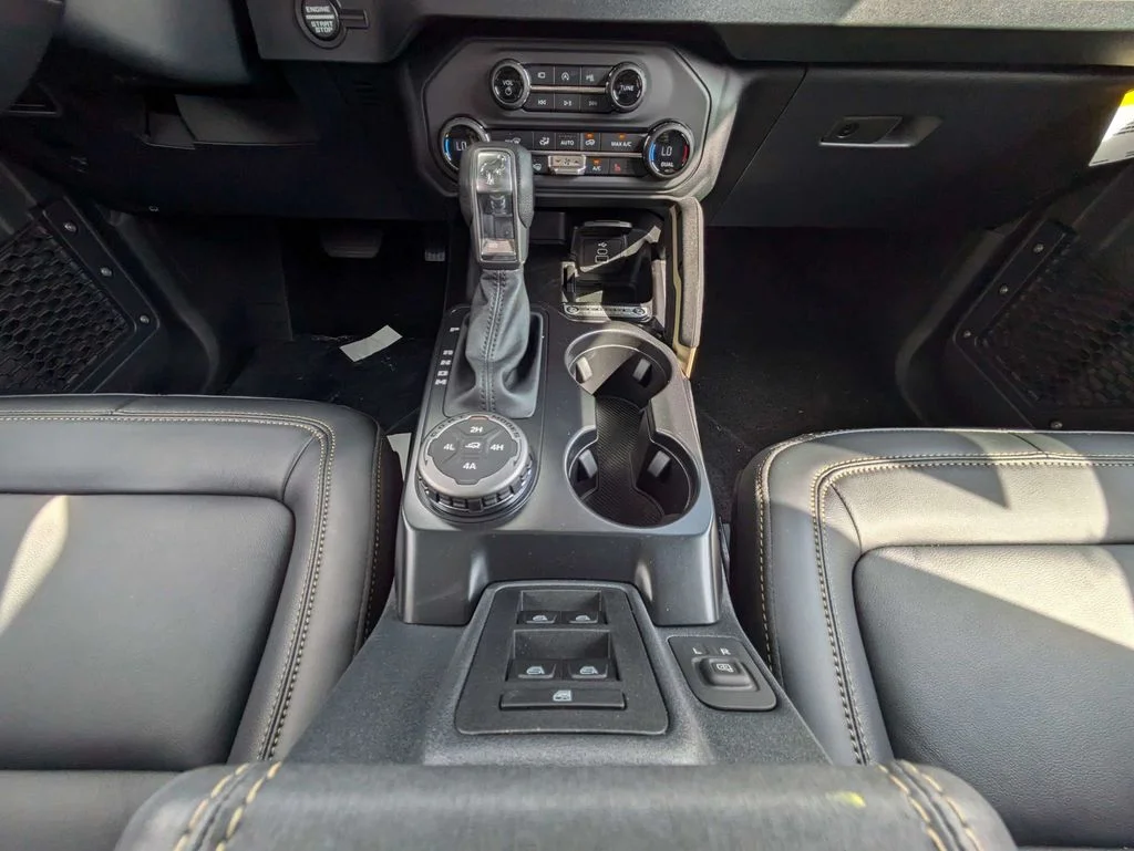 New 2026 Avalanche Gray Ford Badlands image 18