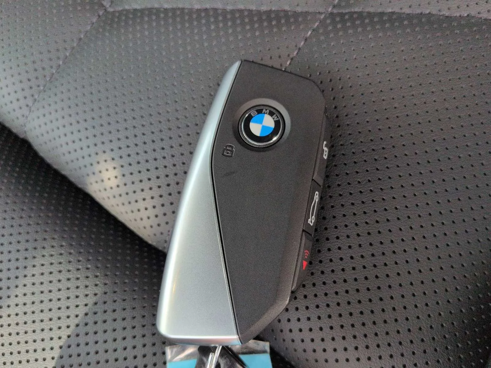 Used 2027 Black Sapphire Metallic BMW 550e xDrive image 38