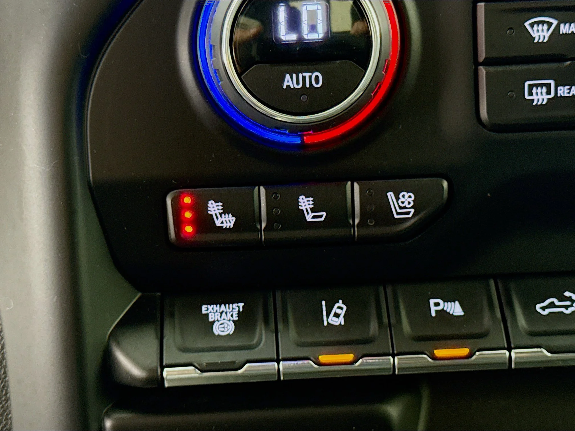 Used 2023 Iridescent Pearl Tricoat Chevrolet High Country image 23