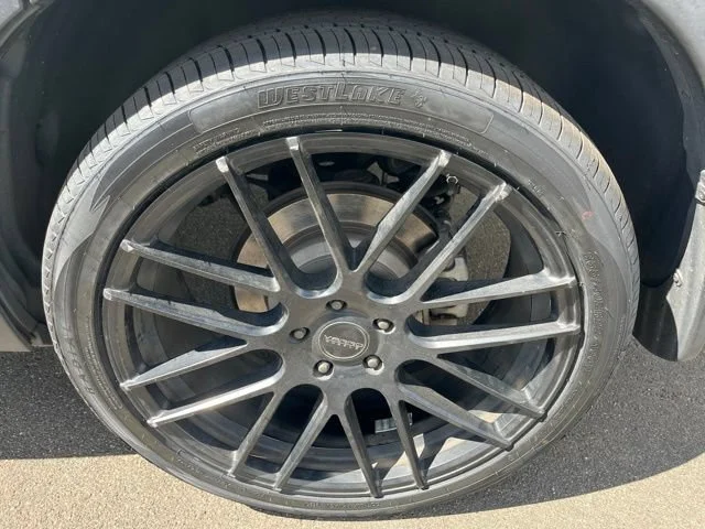 Used 2018 Diamond White Pearl Honda Touring image 14