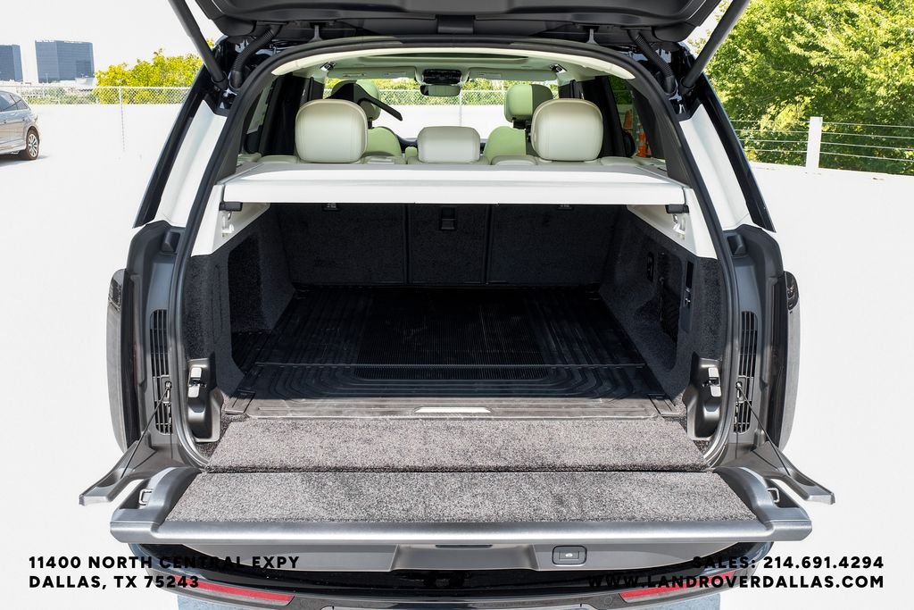New 2027 Fuji White Land Rover SE image 51