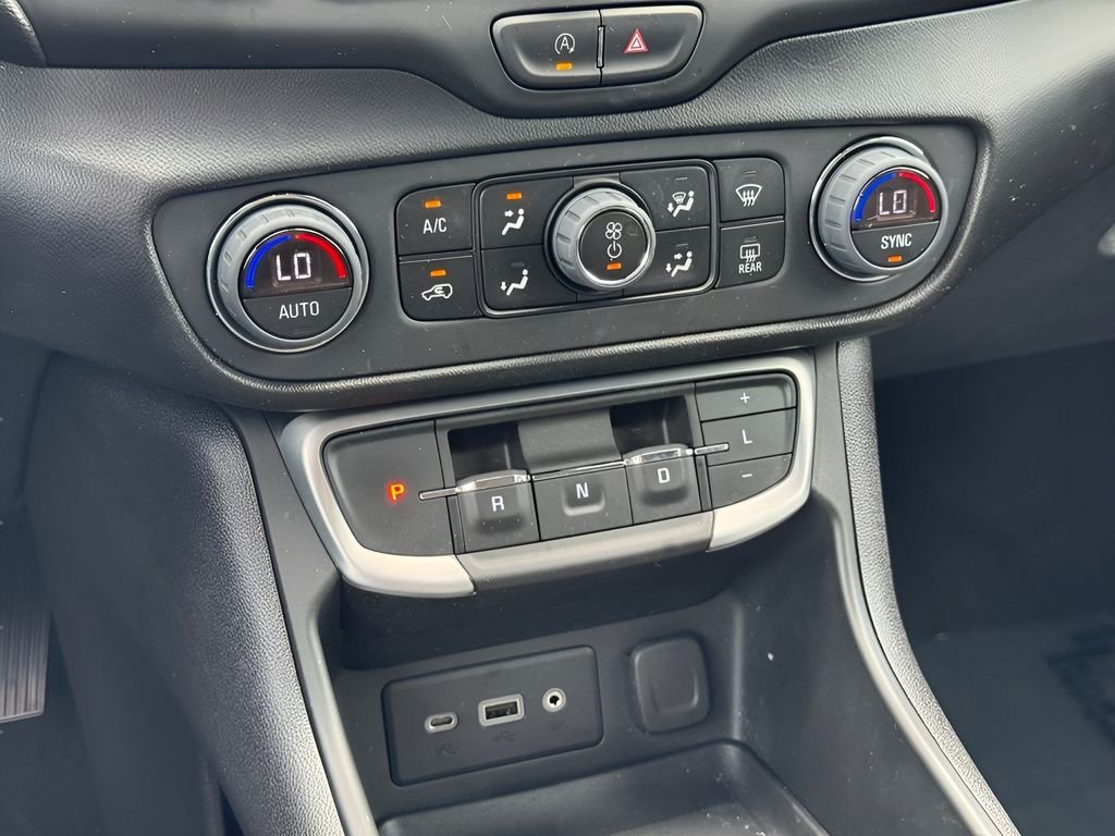 Used 2022 Silver GMC SLE image 23