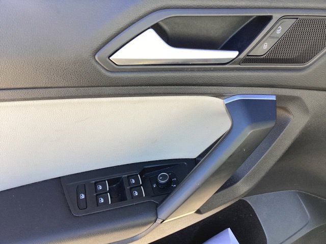 Certified Used 2019 Silk Blue Metallic Volkswagen 2.0T SE image 26