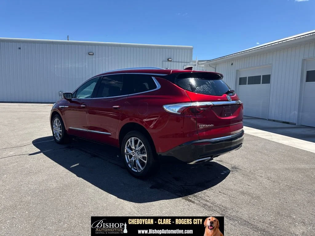 2023 Buick Enclave Essence image 13