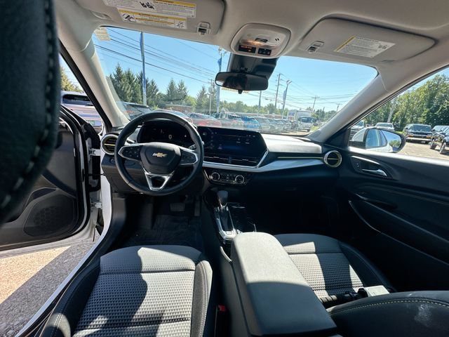 Used 2024 Summit White Chevrolet LT image 22