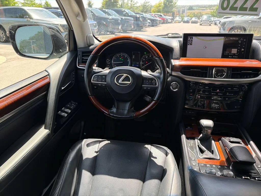 Used 2017  Lexus LX 570 image 34