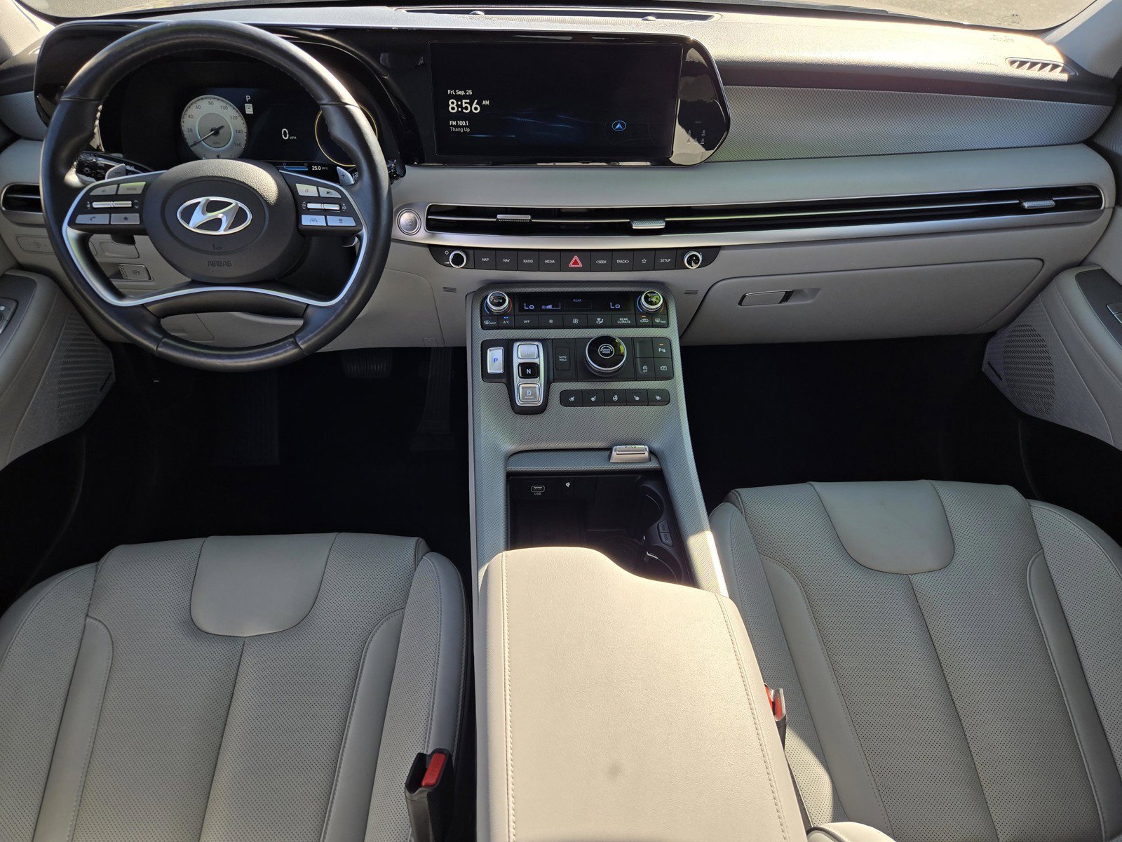 Used 2024 Moonlight Cloud Hyundai SEL 7P image 11