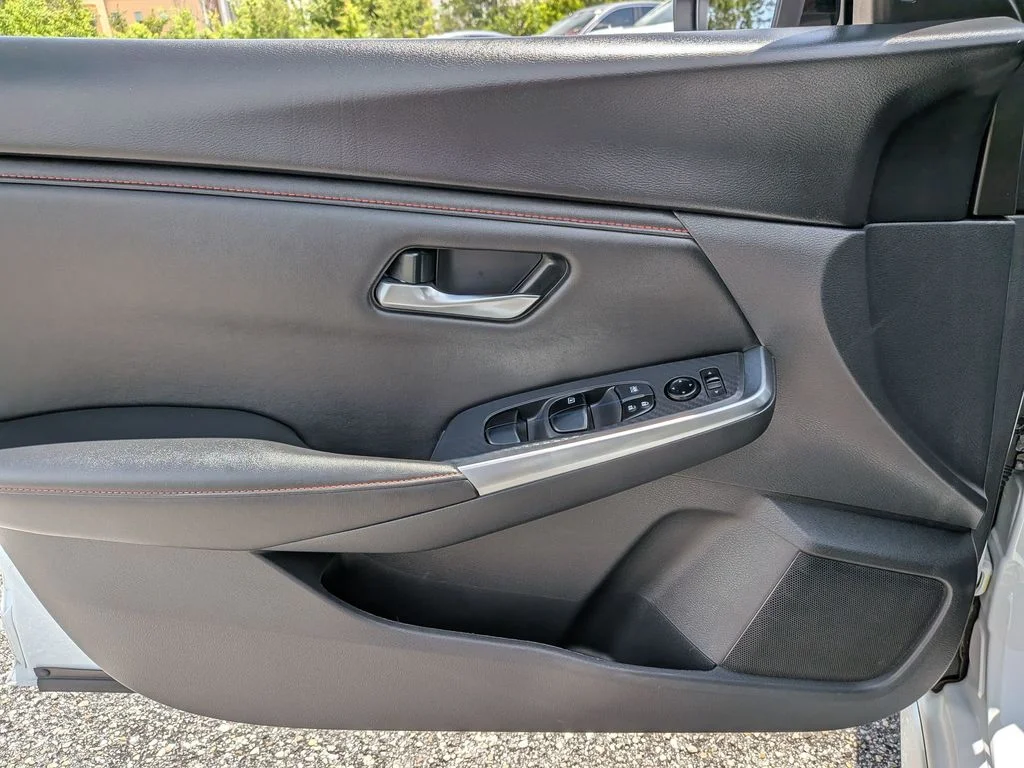 Certified Used 2025 White Nissan SR image 31
