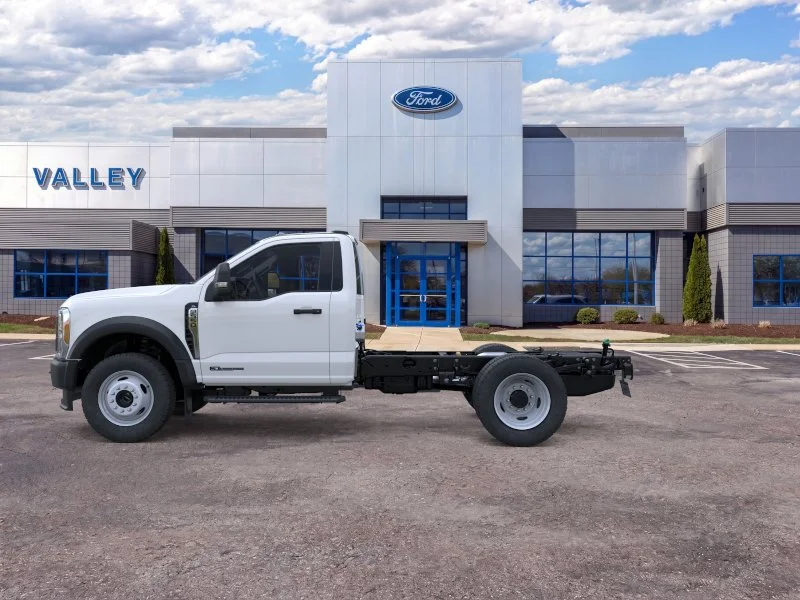 New 2025 Oxford White Ford F-550® XL image 21