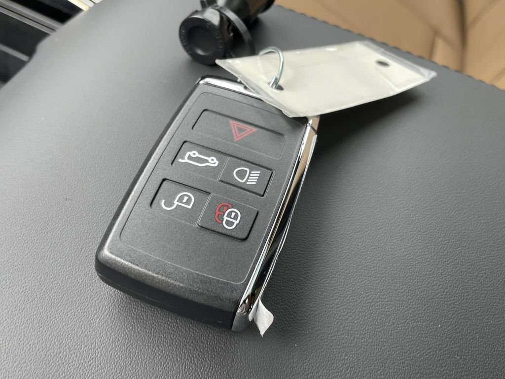 New 2026 Varesine Blue Land Rover Dynamic SE image 40