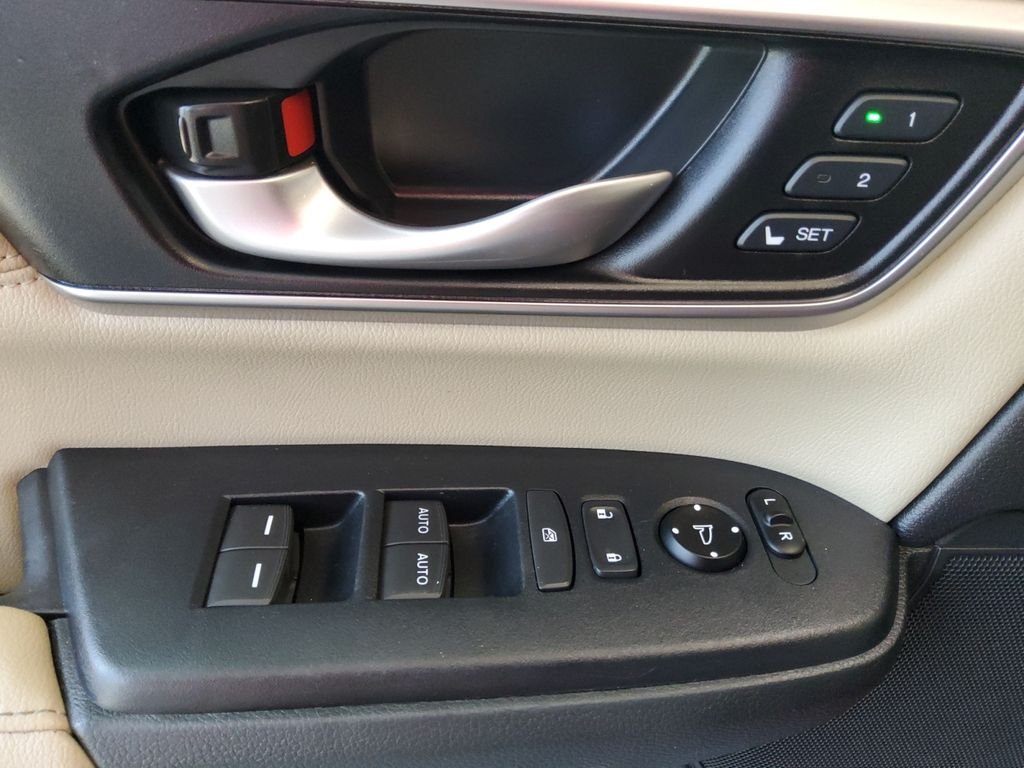 Used 2019 Red Honda Touring image 12