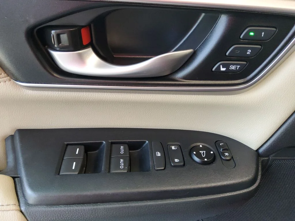 Used 2019 Red Honda Touring image 12