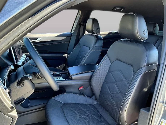 Used 2024 Gray Volkswagen 2.0T SE w/Technology image 24