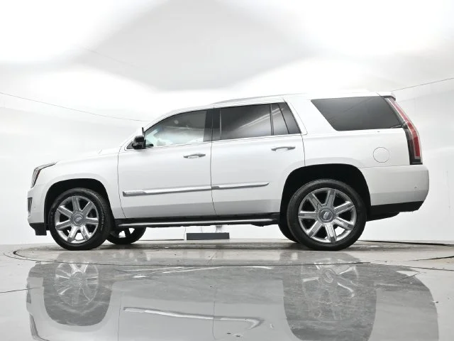 Used 2018 CRYSTAL WHITE TRICOAT Cadillac Luxury image 29
