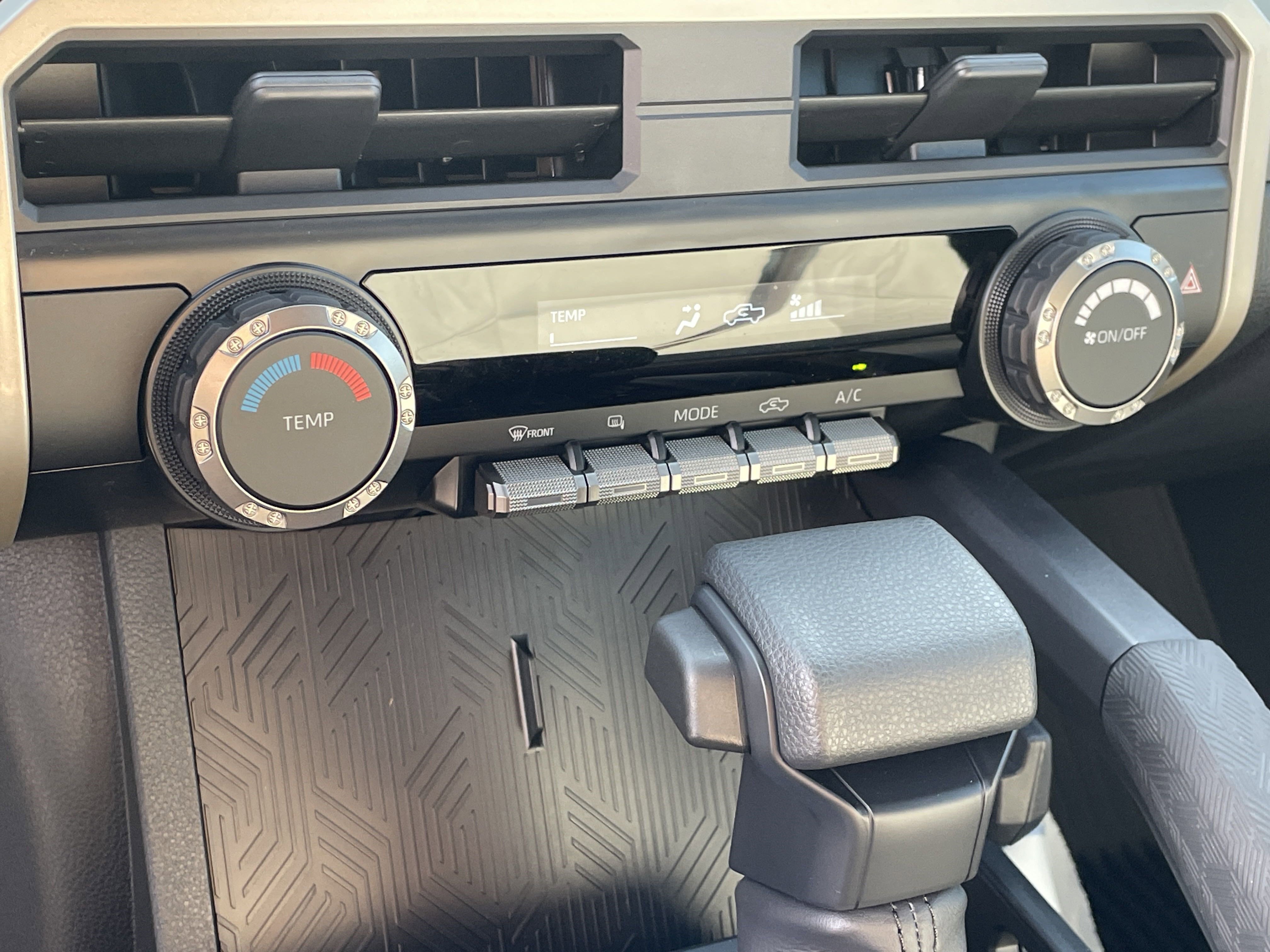 2025 Toyota Tacoma SR5 - Photo 8