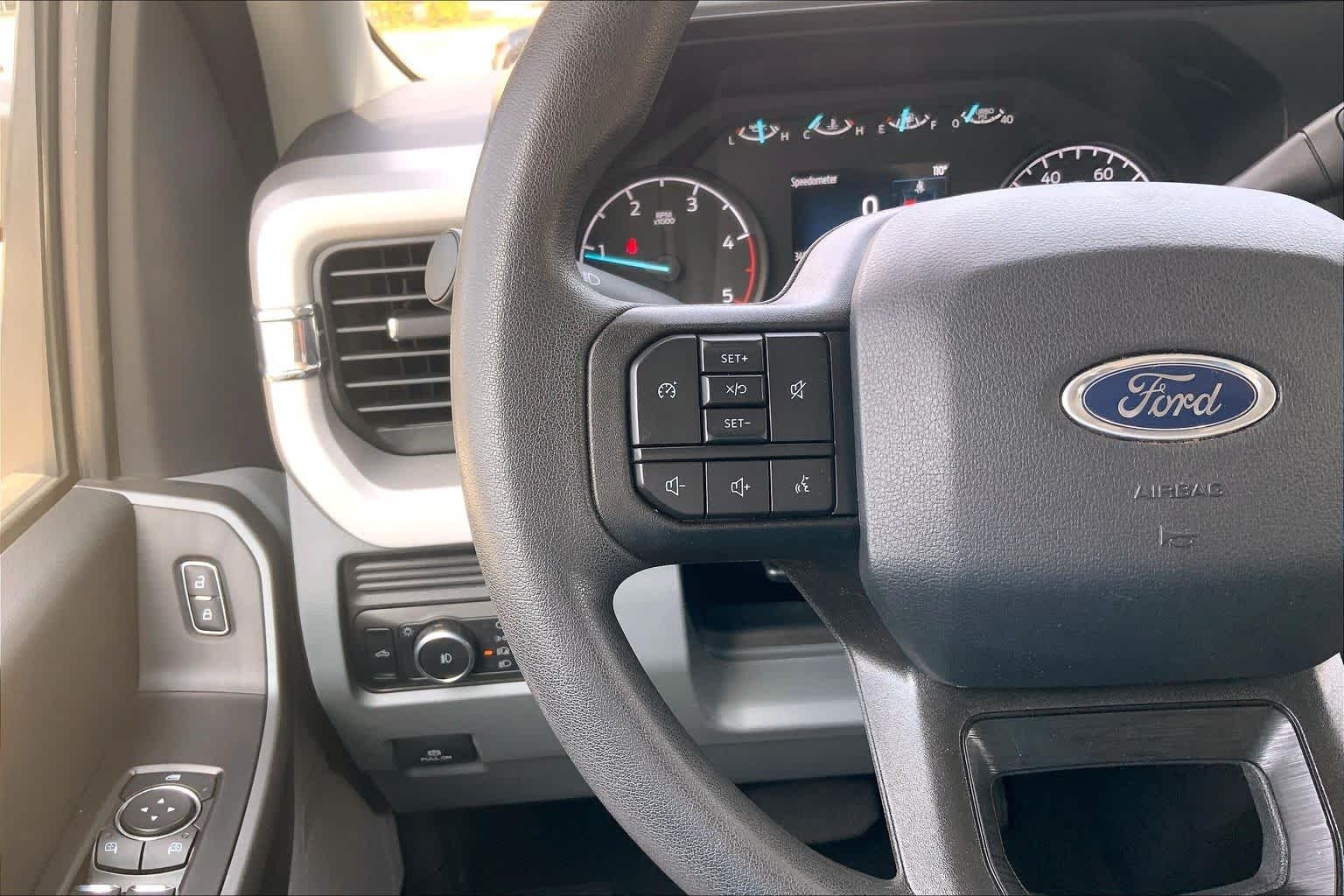 Used 2026 Oxford White Ford XLT image 23