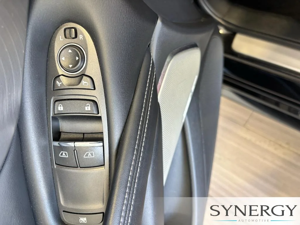 Used 2022 Black Obsidian INFINITI LUXE image 19
