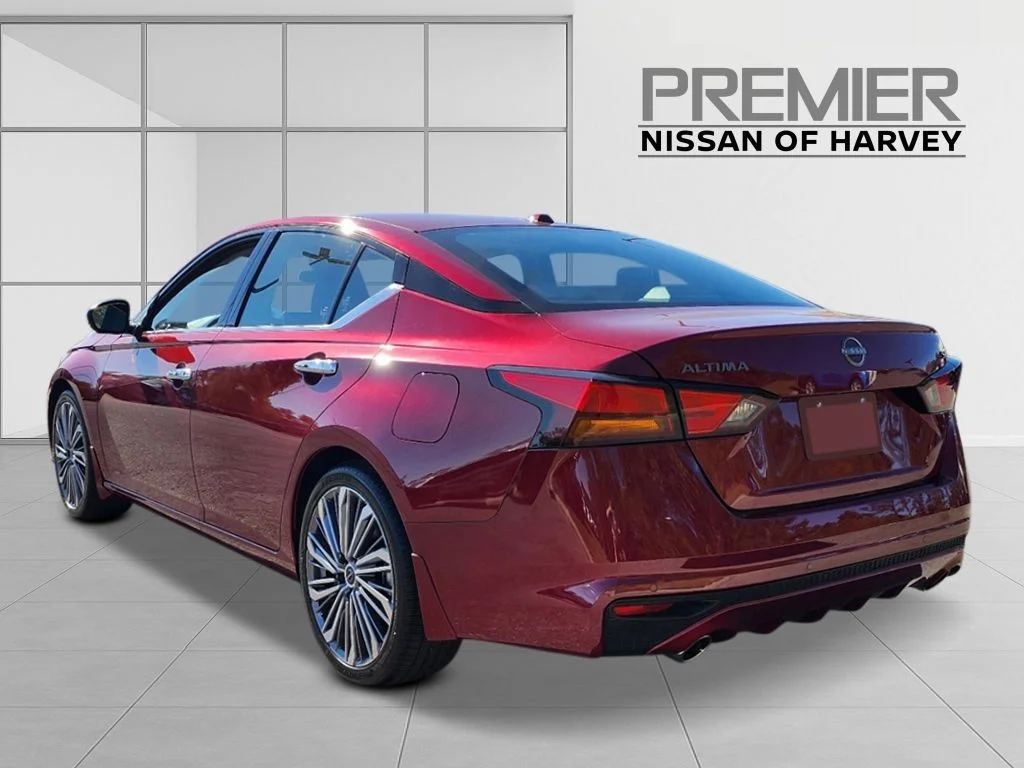 2025 Nissan Altima SL - Photo 3