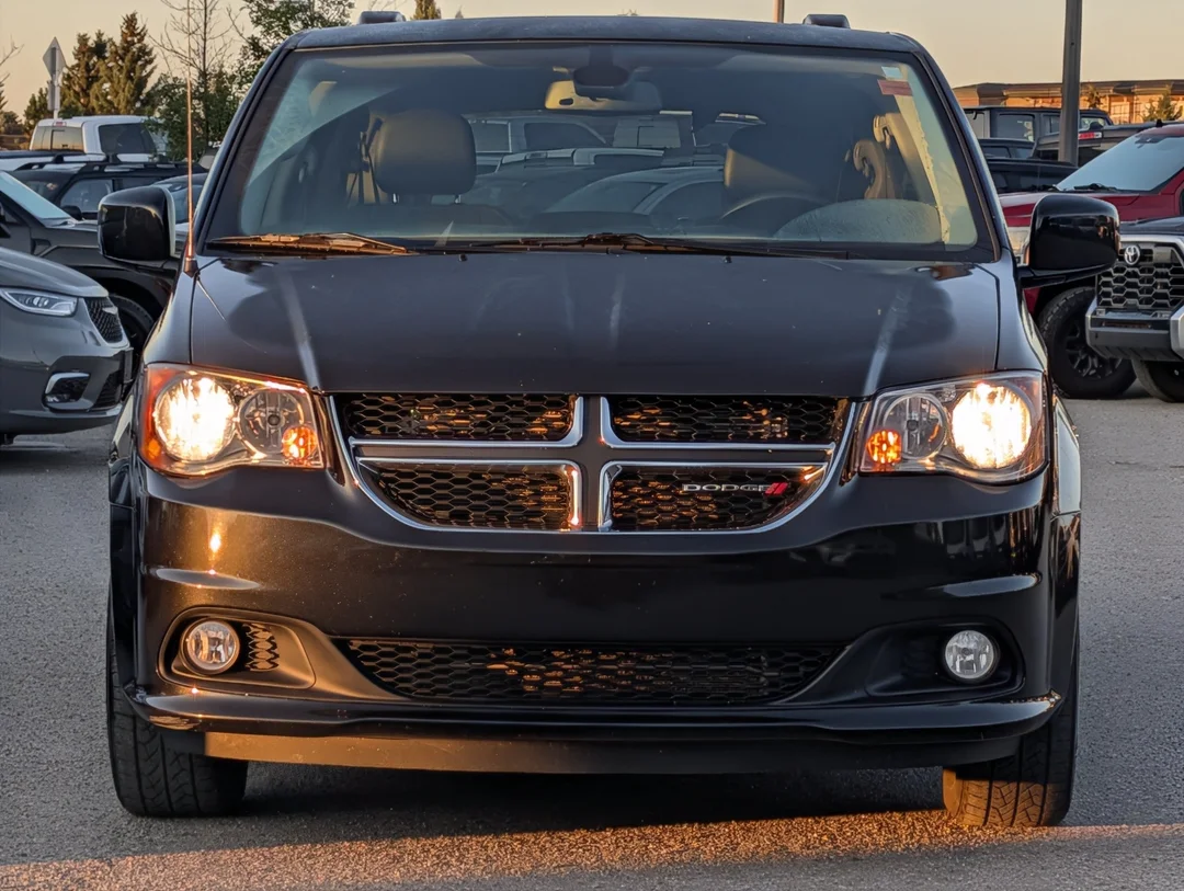 Used 2019 Black Dodge Crew Plus - - FWD - 3.6L V6 - Power Sliding Doors - Power Liftgate - Leather Seat & More! image 3