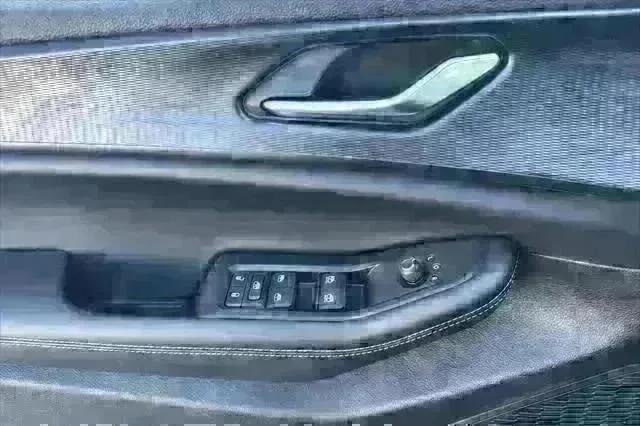 New 2025 Bright White Clear-Coat Exterior Paint Jeep Laredo X image 11
