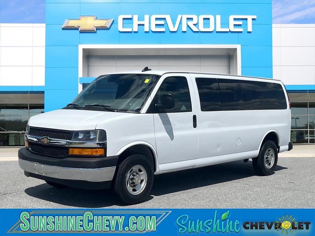 2024 Chevrolet Express 3500 LT Extended's photo