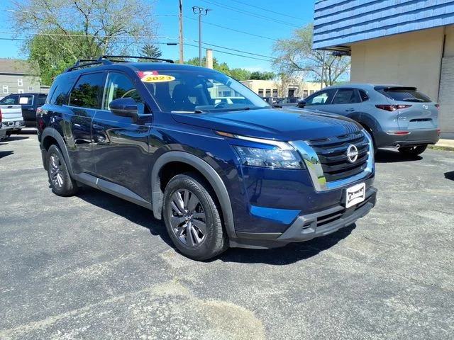 2023 Nissan Pathfinder SV - Photo 2