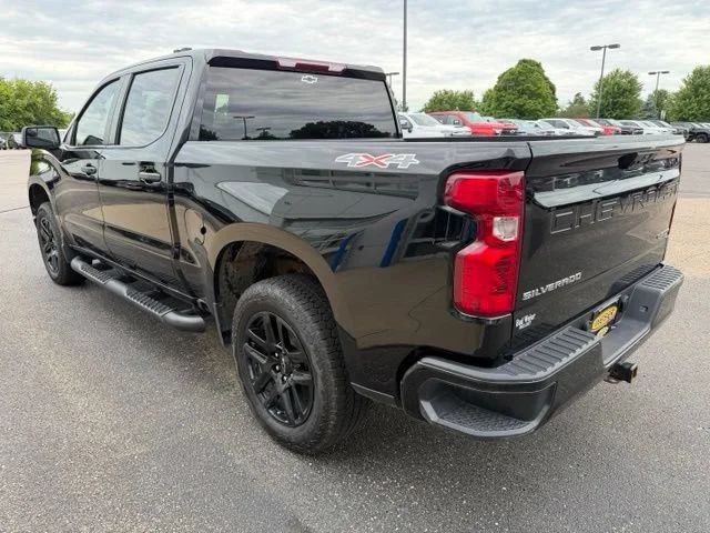 Used 2022 Black Chevrolet Custom image 5