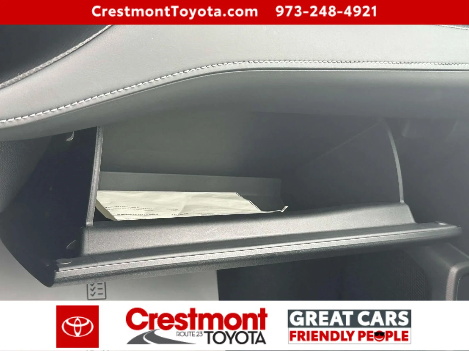 Used 2025 Heavy Metal Toyota XLE image 30