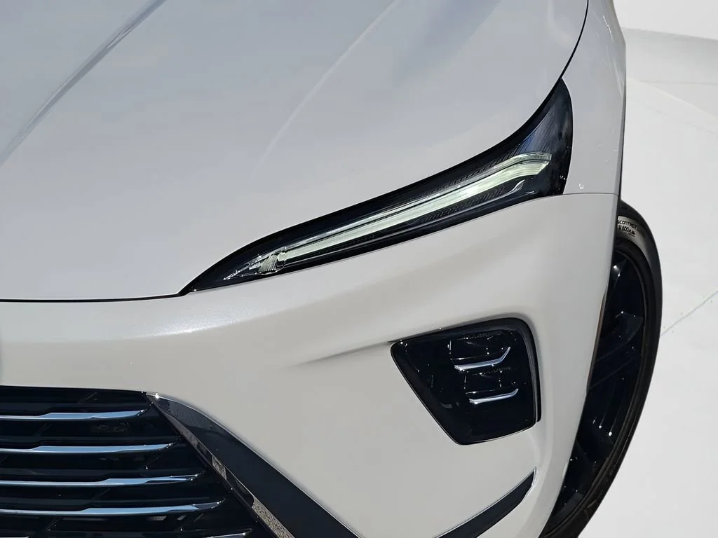 New 2026 Iridescent White Tricoat Buick Preferred image 16