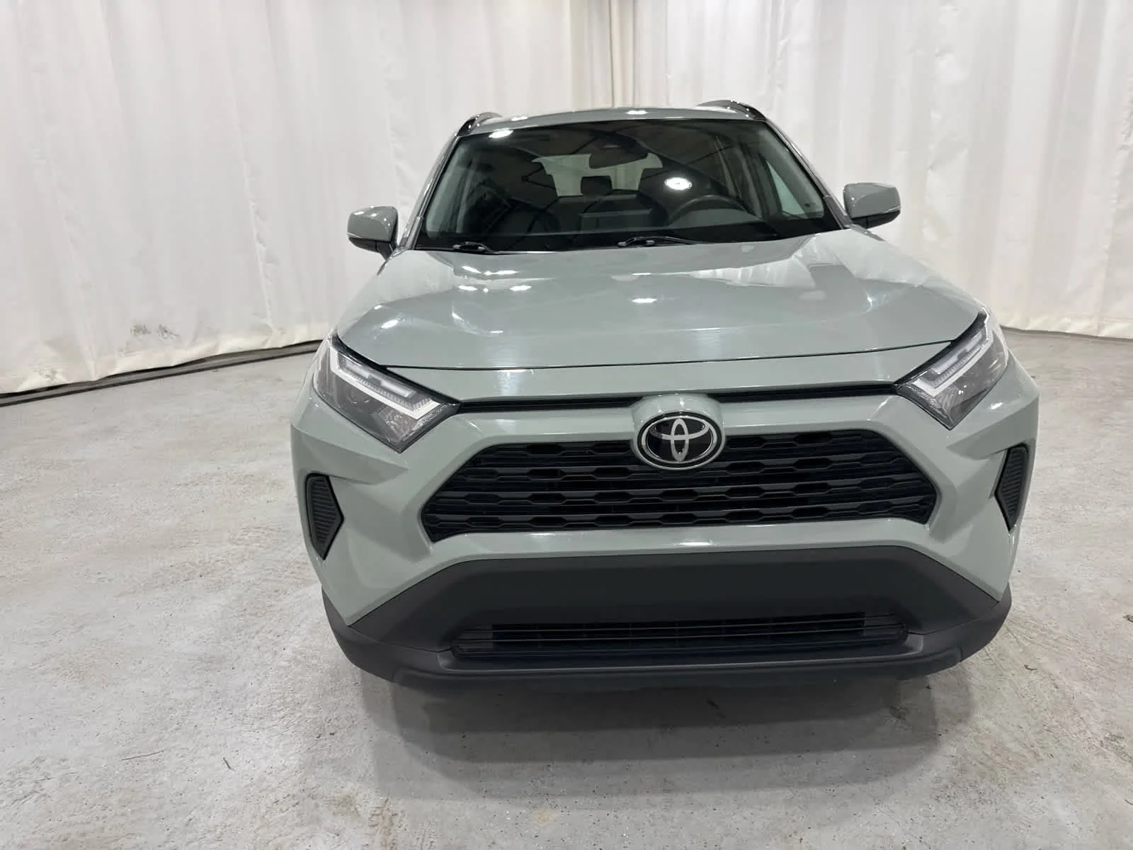 Used 2023 Grn/green Toyota XLE image 8