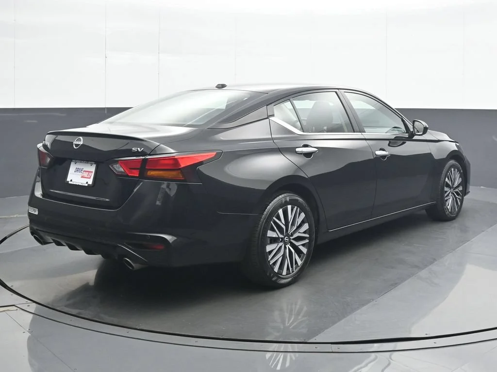 Used 2024 Black Nissan 2.5 SV image 6