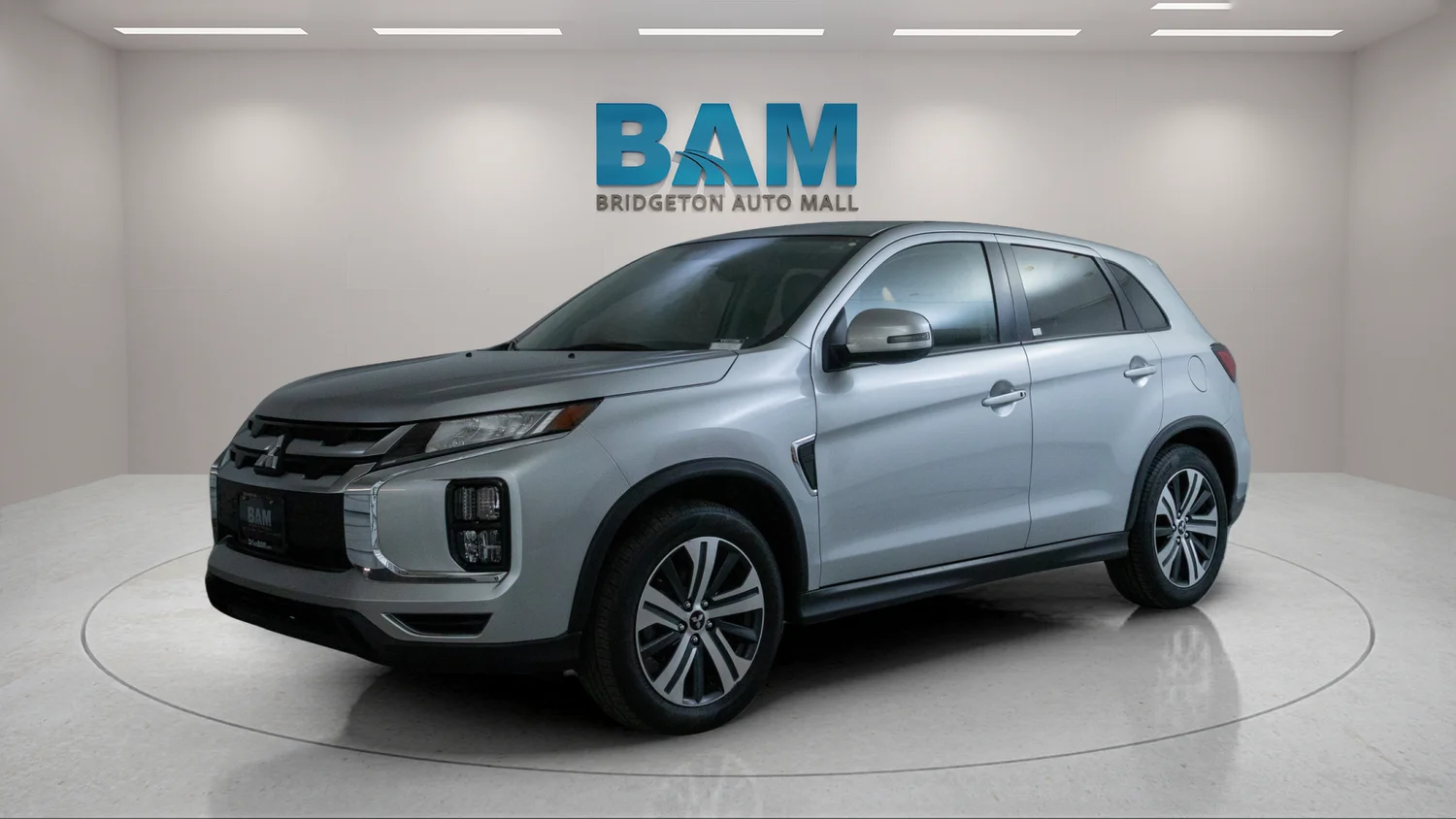 Used 2024 Silver Mitsubishi 2.0 SE image 3