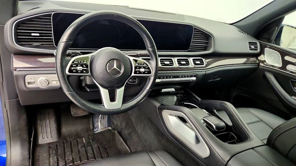 Used 2020 Brilliant Blue Metallic Mercedes-Benz GLE 350 4MATIC® SUV w/ Burmester Audio & Premium Pkg image 11