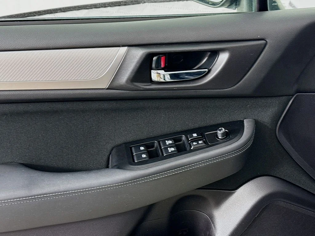 Used 2016 Ice Silver Metallic Subaru 2.5i Premium image 18