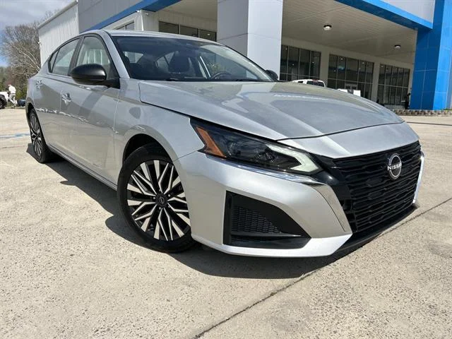 Used 2024 Nissan Altima SV with VIN 1N4BL4DV9RN331582 for sale in Livingston, TN