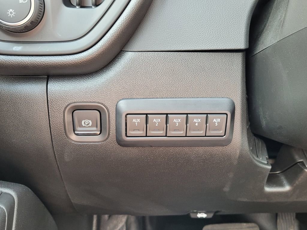 New 2025 Summit White Chevrolet Work Truck image 19