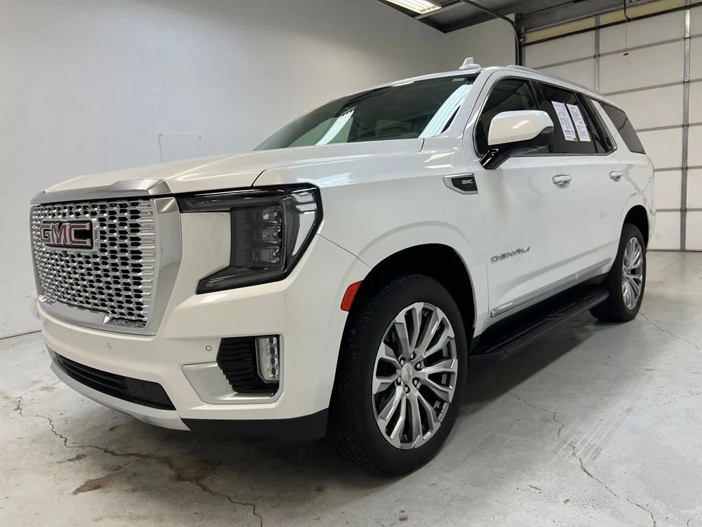 Used 2024 White Frost Tricoat GMC Denali image 12
