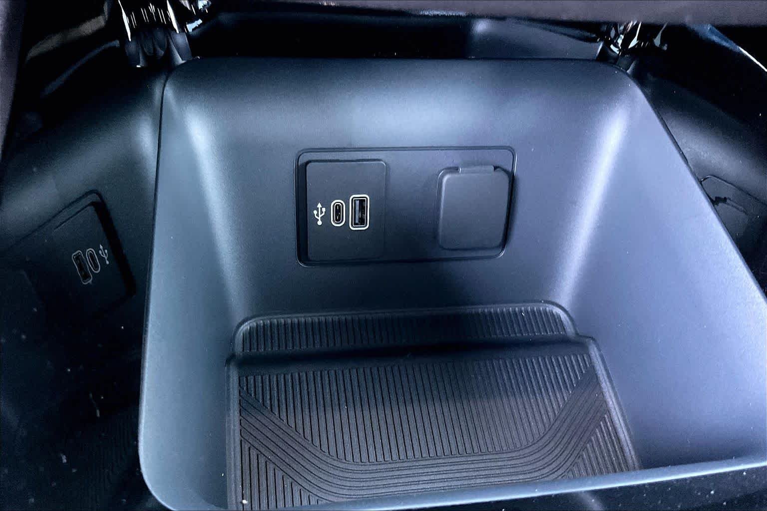 New 2026 Carbonized Gray Metallic Ford Platinum™ image 16