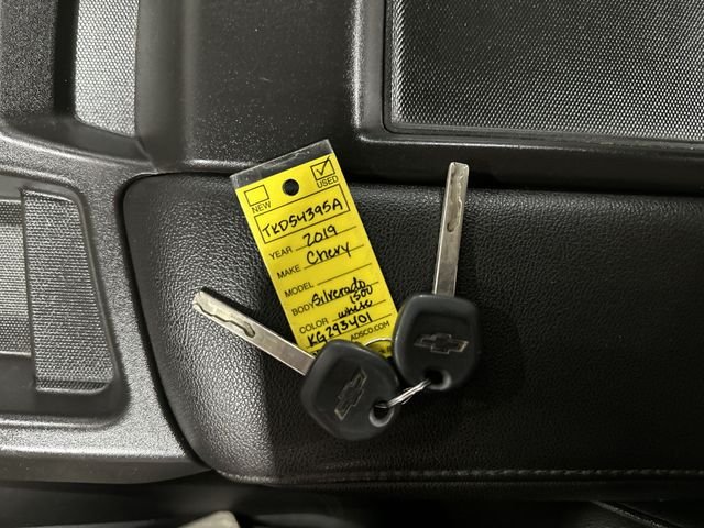 Used 2019 Summit White Chevrolet WT image 33