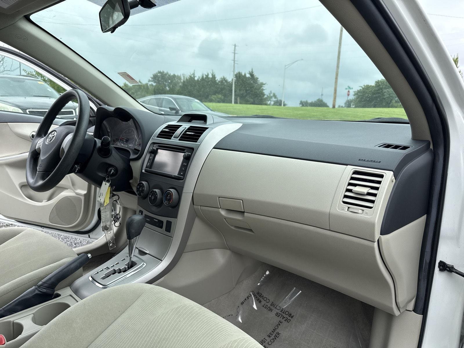 Used 2013 Super White Toyota LE image 25