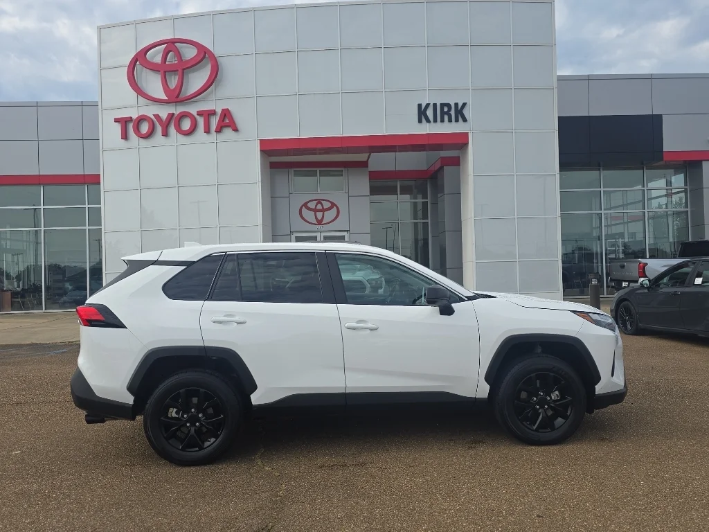 2025 Toyota RAV4 LE FWD's photo