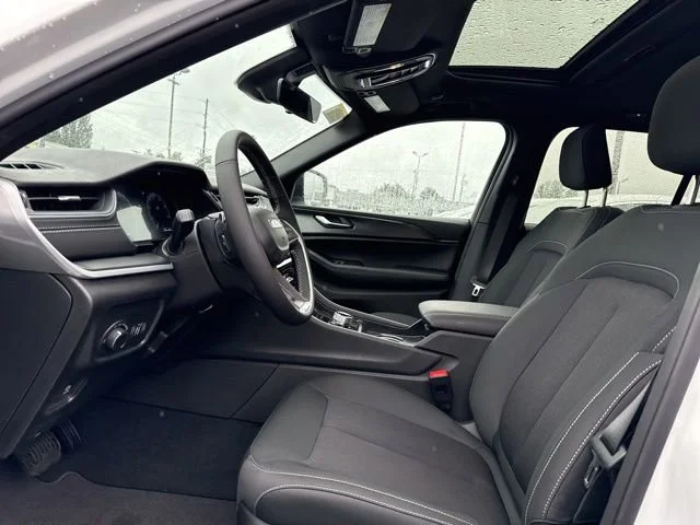 New 2026 Bright White Clear-Coat Exterior Paint Jeep Laredo X image 16