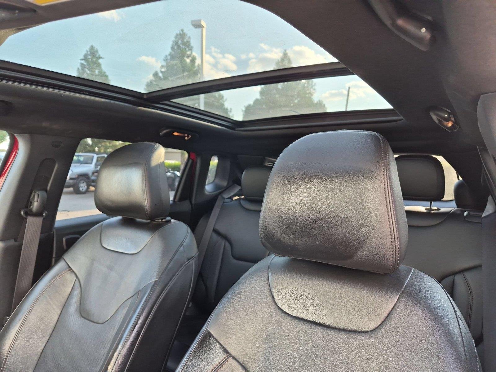 Used 2023 Redline Pearlcoat Jeep Latitude Lux image 29
