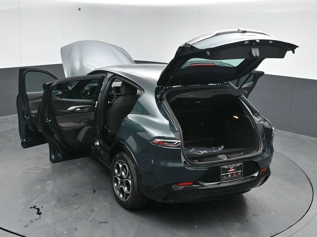 New 2026 Verde Monza (Green) Exterior Paint Alfa Romeo Base image 59