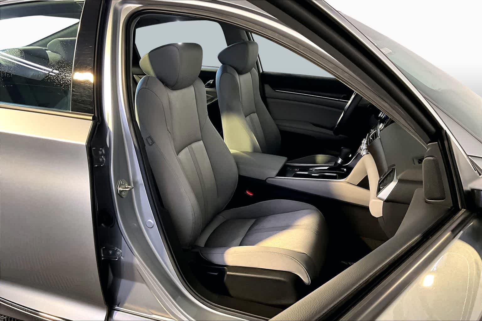 Used 2020 Lunar Silver Metallic Honda EX image 8